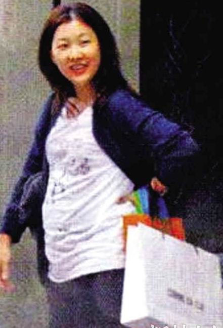伏明霞疑又怀孕 老公赠上亿豪宅以表感激